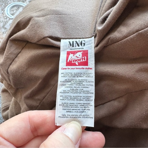 Vintage Women's Tan Velvet Jacket with Bow Details and Ruffle Back. - Picture 10 of 12